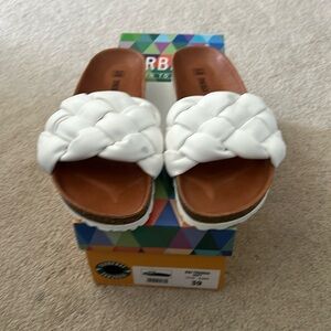 Women’s Verbenas Rai Trenza sandal; NIB; spot on top right; Sz 39